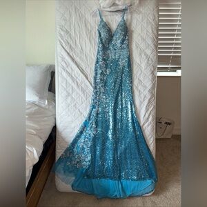 Stunning light Blue Sequin Prom Gown, Jovani, size 00, NWT